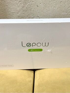 Leo’s Z1 Series Portable Monitor - black